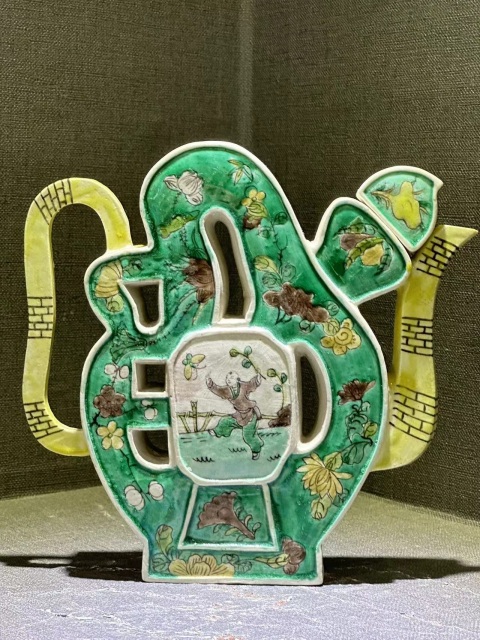 古玩陶瓷晚清福字吉語鏤空執(zhí)壺拍賣,當(dāng)前價格7200元