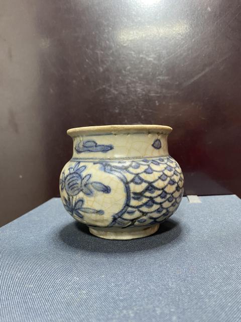 古玩陶瓷明青花開窗花卉紋渣斗拍賣,當前價格2280元