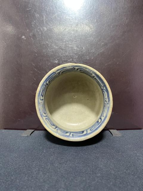 古玩陶瓷明青花開窗花卉紋渣斗拍賣,當前價格2280元