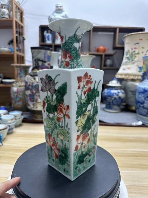 古玩陶瓷五彩荷蓮紋軟棒槌瓶拍賣，當前價格9686元
