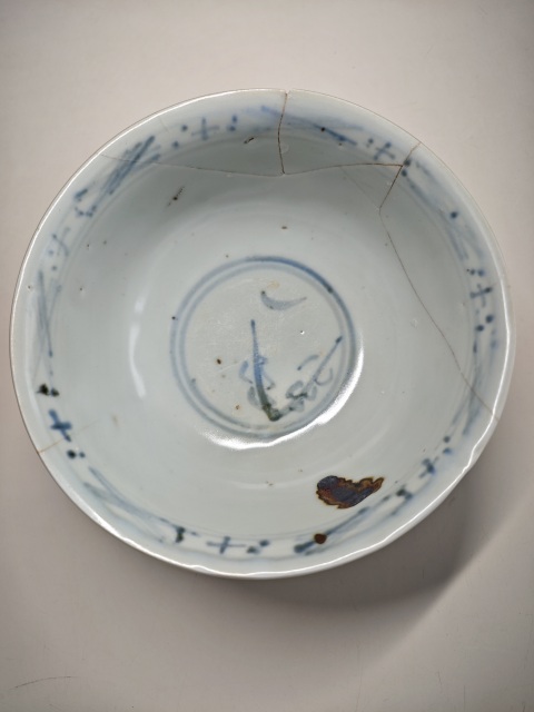 古玩陶瓷明早期青花菊花蘭草云氣紋碗拍賣,當前價格2345元