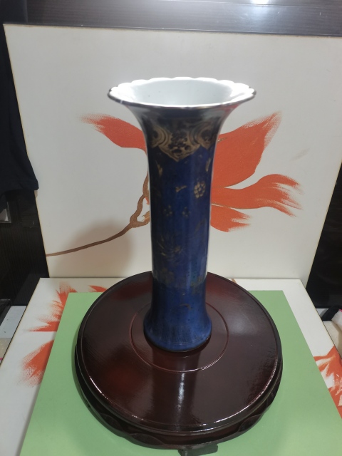 古玩陶瓷康熙，藍釉描金纏枝花卉紋花觚拍賣，當前價格1500元