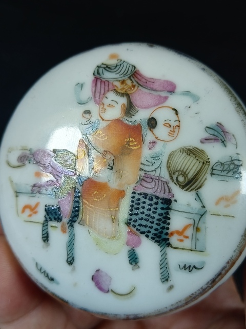 中国古玩粉彩唐人物色絵香炉【桐箱付】 中国古玩粉彩唐人物色絵香炉【桐箱付】