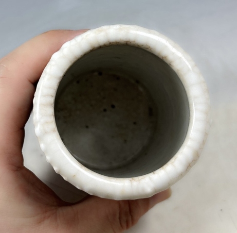 古玩陶瓷【民國】珍珠地松鼠葡萄紋筆筒【文房珍品】拍賣，當前價格0元