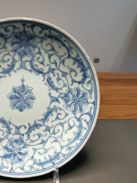 古玩陶瓷大清乾隆年製本朝官窯款青花淡描花卉紋盤拍賣，當前價格980元