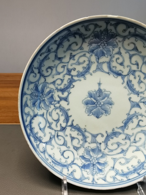 古玩陶瓷大清乾隆年製本朝官窯款青花淡描花卉紋盤拍賣，當前價格980元