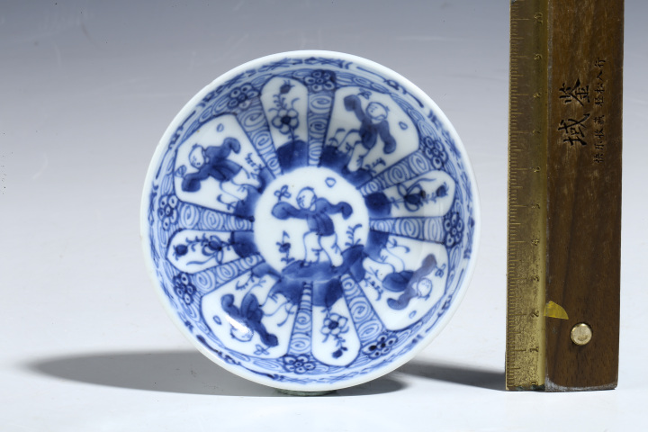 古玩陶瓷清康熙·青花開窗嬰戲花卉紋碟拍賣，當前價格999元