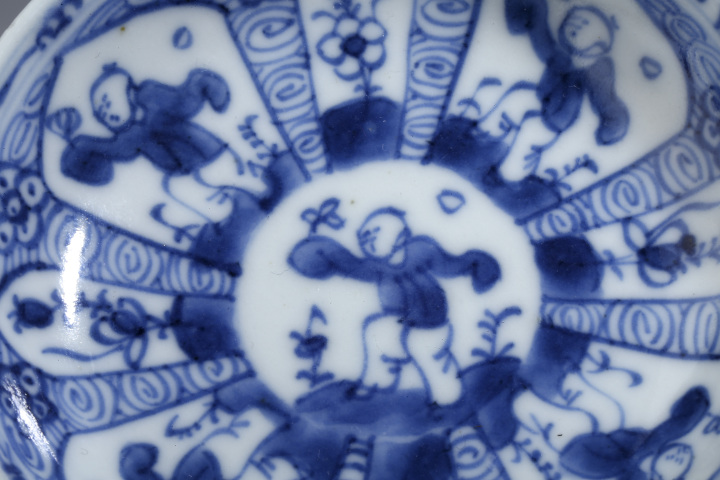 古玩陶瓷清康熙·青花開窗嬰戲花卉紋碟拍賣，當前價格999元