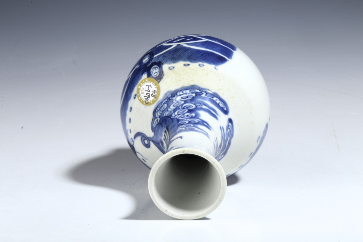 古玩陶瓷晚清·青花鯉魚躍龍門圖賞瓶拍賣,當前價格12800元