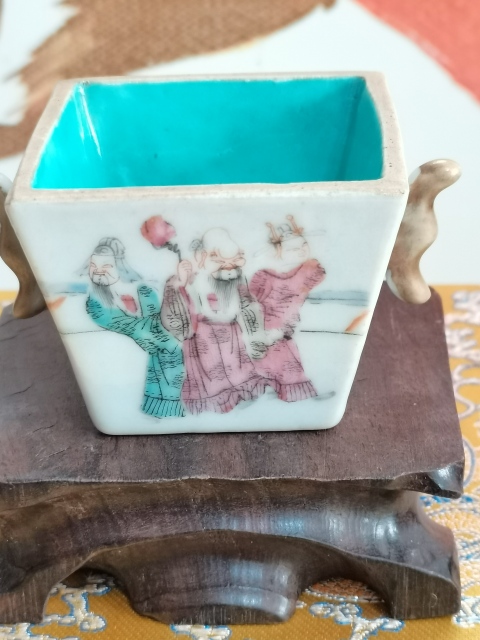 古玩陶瓷粉彩人物故事紋四方斗杯拍賣(mài)，當(dāng)前價(jià)格13800元