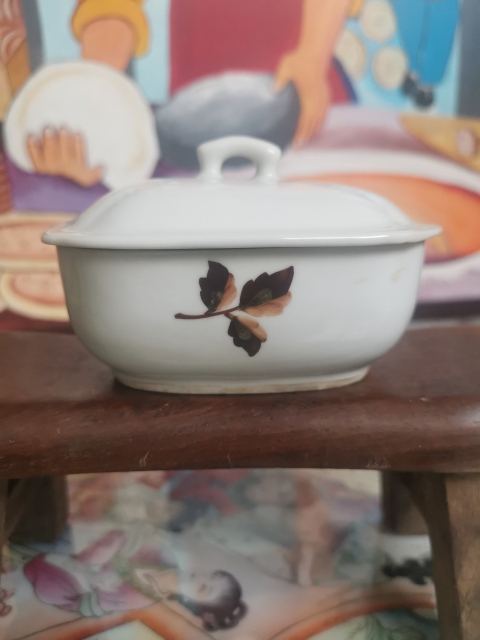 古玩陶瓷粉彩花卉紋蓋盒拍賣,當前價格377元