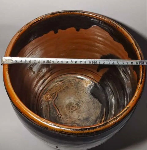 古玩陶瓷精美請早期黑褐釉大畫缸拍賣，當前價格388元