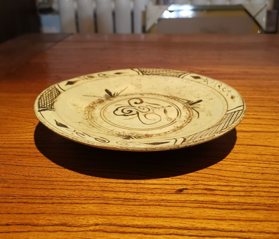 古玩陶瓷明白地黑花折沿盤拍賣,當前價格688元