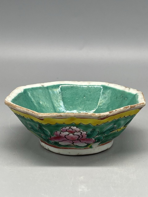 域鉴古玩】花卉纹粉彩八方碗鉴定结果_花卉纹粉彩八方碗真假鉴别