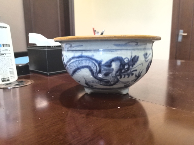 古玩陶瓷青花龍紋香爐拍賣(mài)，當(dāng)前價(jià)格8800元