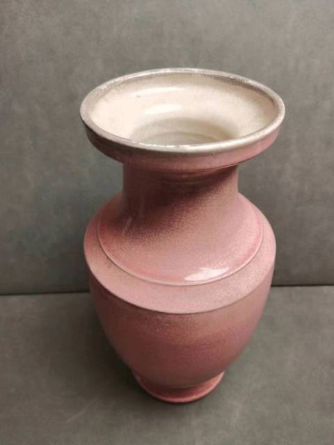 古玩陶瓷紅哥釉盤口瓶拍賣，當(dāng)前價(jià)格1300元