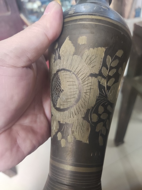 古玩雜項晚清民國刻畫銅瓶拍賣，當前價格220元