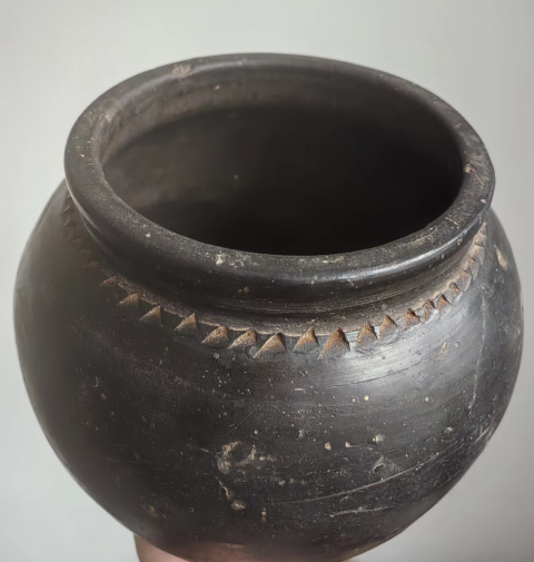 古玩陶瓷黑陶刻幾何紋罐拍賣，當前價格777元