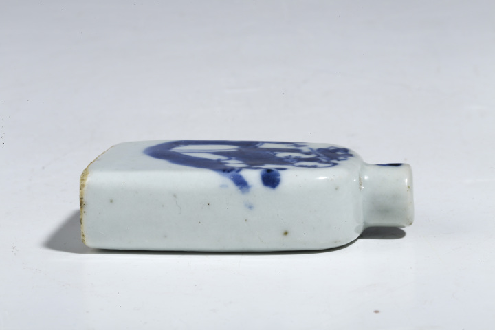 古玩陶瓷晚清·青花合和二仙人物紋鼻煙壺拍賣，當(dāng)前價格1800元