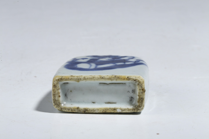 古玩陶瓷晚清·青花合和二仙人物紋鼻煙壺拍賣，當(dāng)前價格1800元