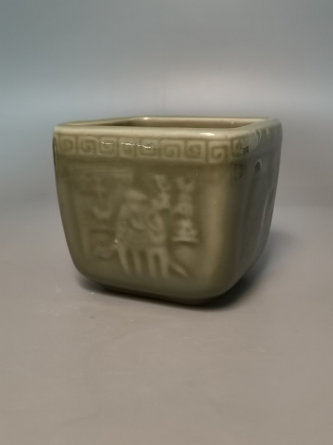 古玩陶瓷【四方豆青香爐】民國豆青釉印花四方爐拍賣,當前價格466元