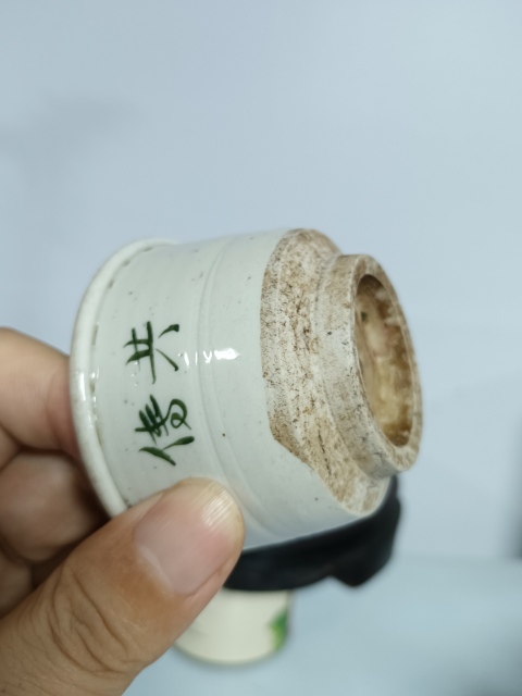 古玩陶瓷明 白釉綠彩文字唇口杯拍賣，當前價格100元