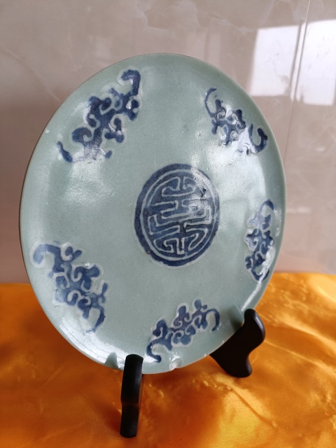 古玩陶瓷清乾隆本朝款冬青釉青花五福捧壽圖賞盤(pán)拍賣(mài)，當(dāng)前價(jià)格880元