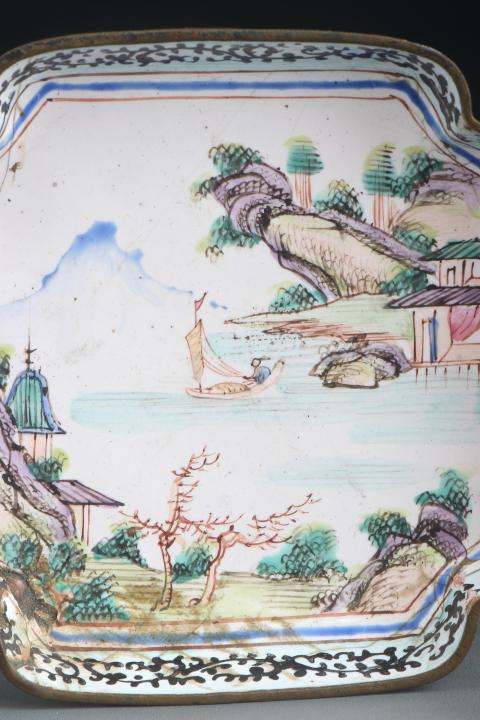 古玩陶瓷【7356】清雍正~乾隆 銅胎畫(huà)琺瑯山水圖盤(pán)拍賣(mài),當(dāng)前價(jià)格3000元