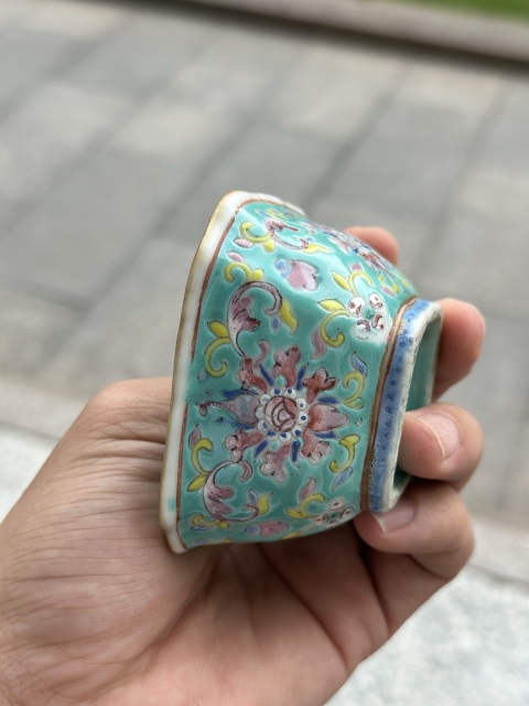 古玩陶瓷松石綠粉彩花卉紋四方倭角杯拍賣,當(dāng)前價(jià)格4500元