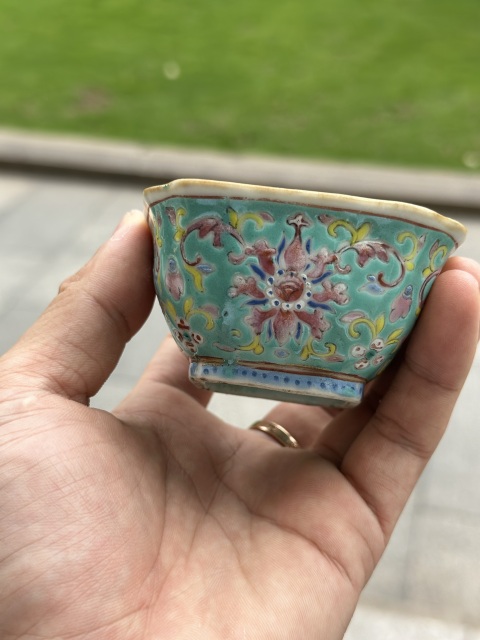 古玩陶瓷松石綠粉彩花卉紋四方倭角杯拍賣,當(dāng)前價(jià)格4500元