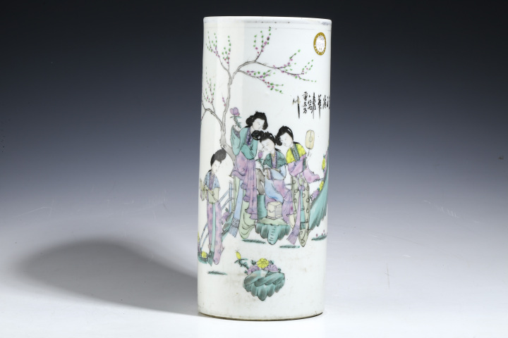 域鉴古玩】民国·粉彩桃花仕女图帽筒拍卖价格/图片/值多少钱