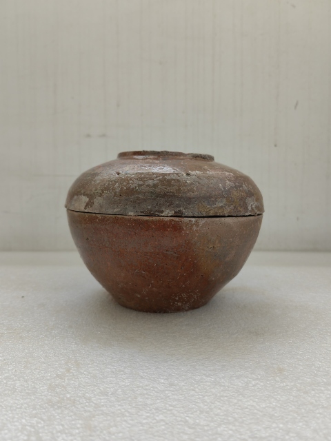 古玩陶瓷黃綠釉蓋盒拍賣，當(dāng)前價(jià)格850元