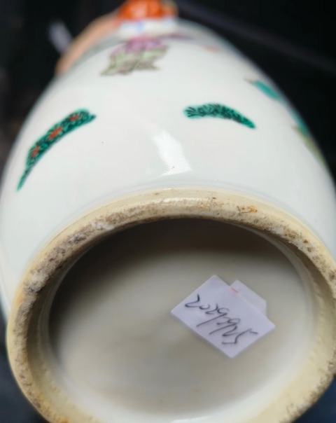 古玩陶瓷粉彩仕女嬰戲圖撇口瓶拍賣,當(dāng)前價(jià)格6800元