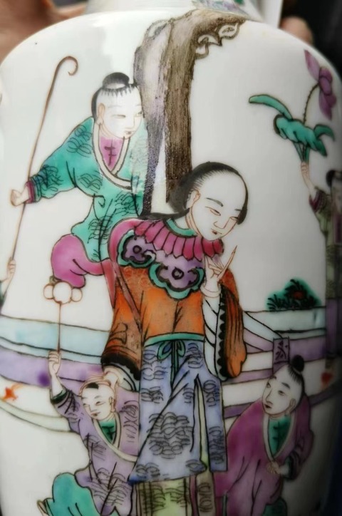 古玩陶瓷粉彩仕女嬰戲圖撇口瓶拍賣,當(dāng)前價(jià)格6800元