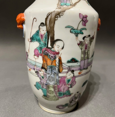 古玩陶瓷粉彩仕女嬰戲圖撇口瓶拍賣,當(dāng)前價(jià)格6800元