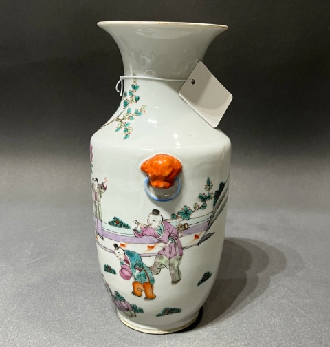 古玩陶瓷粉彩仕女嬰戲圖撇口瓶拍賣,當(dāng)前價(jià)格6800元