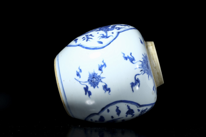 古玩陶瓷清康熙·青花龍鳳呈祥紋罐拍賣,當前價格4396元
