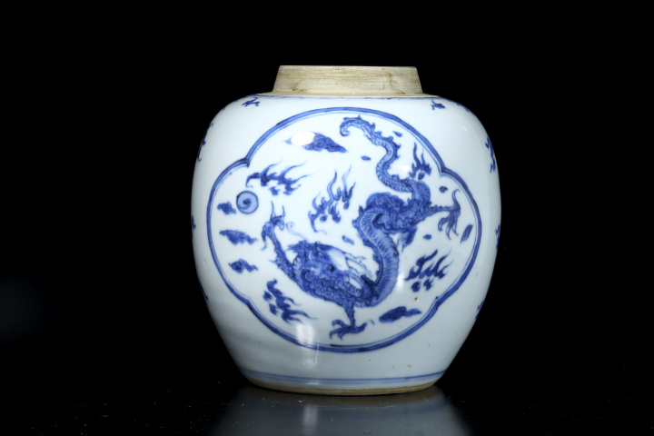 古玩陶瓷清康熙·青花龍鳳呈祥紋罐拍賣,當前價格4396元