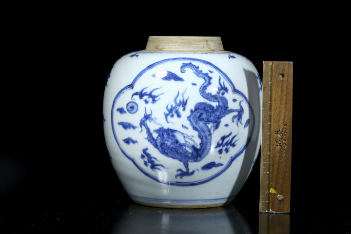古玩陶瓷清康熙·青花龍鳳呈祥紋罐拍賣,當前價格4396元