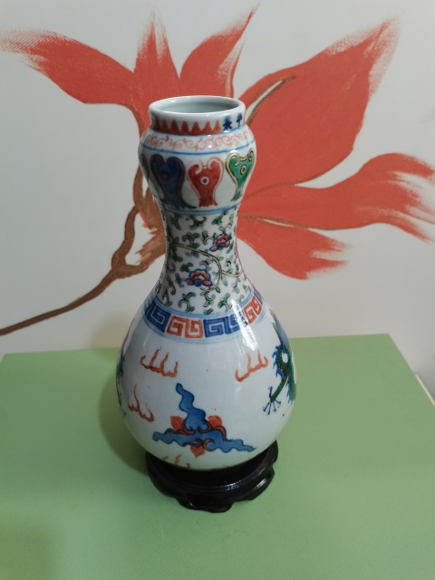 古玩陶瓷青花加彩云龍紋蒜頭瓶拍賣，當前價格12800元