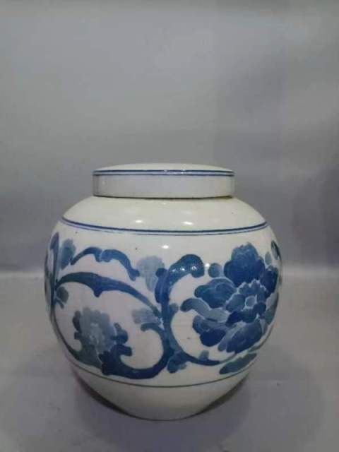 古玩陶瓷花卉紋青花蓋罐拍賣，當前價格188元