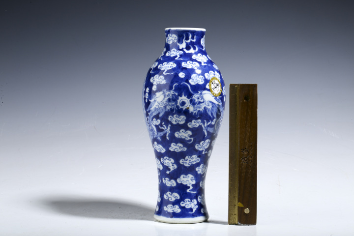 古玩陶瓷晚清·青花留白雙龍戲珠紋瓶拍賣,當前價格3680元