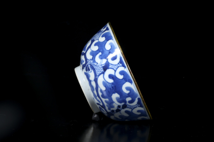 古玩陶瓷晚清·青花云龍三現(xiàn)紋碗
拍賣,當前價格0元