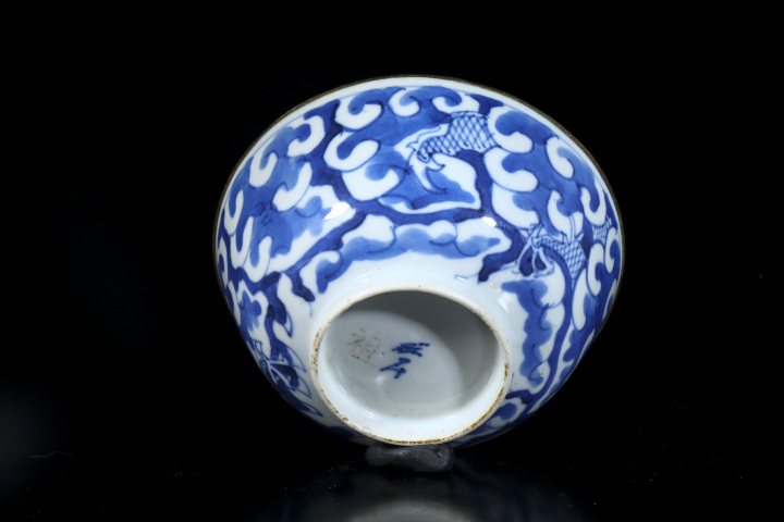 古玩陶瓷晚清·青花云龍三現(xiàn)紋碗
拍賣,當前價格0元