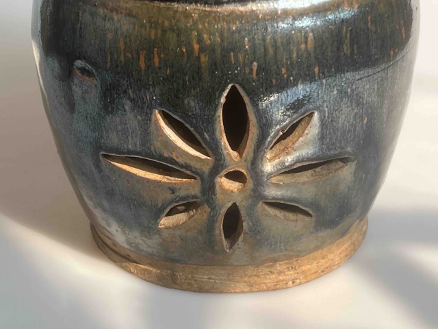 古玩陶瓷精品 磁州窯窯變黑釉鏤空花卉筷籠拍賣，當前價格580元