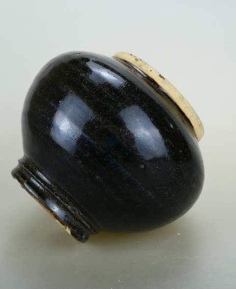 古玩陶瓷元代耀州窯黑釉茶入拍賣,當(dāng)前價(jià)格3850元
