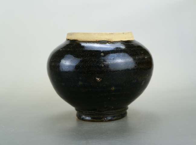 古玩陶瓷元代耀州窯黑釉茶入拍賣,當(dāng)前價(jià)格3850元