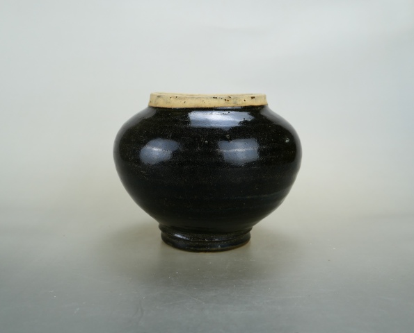 古玩陶瓷元代耀州窯黑釉茶入拍賣,當(dāng)前價(jià)格3850元