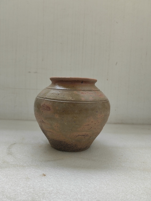 古玩陶瓷黃綠釉罐拍賣,當(dāng)前價(jià)格450元
