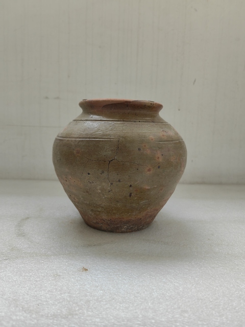 古玩陶瓷黃綠釉罐拍賣,當(dāng)前價(jià)格450元